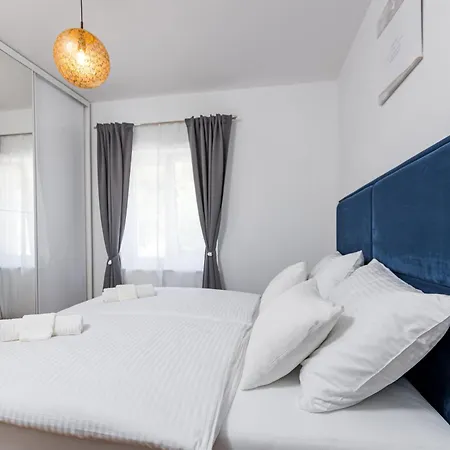 Blue Escape * Jesenice (Split-Dalmatia)